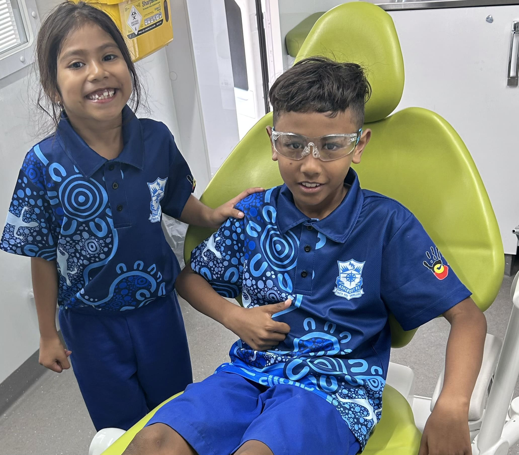School Dental Program – Pengalaman pemeriksaan gigi Ifo dan Afu di sekolah